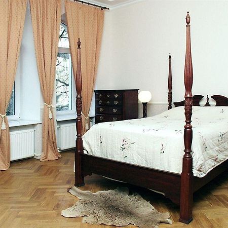 Pecherskie Lipki Hotel Kiev Buitenkant foto