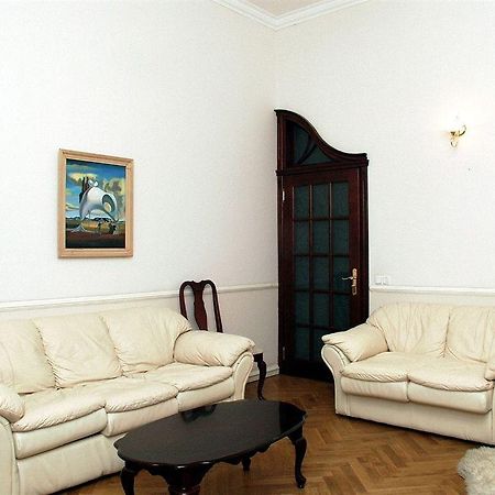Pecherskie Lipki Hotel Kiev Buitenkant foto