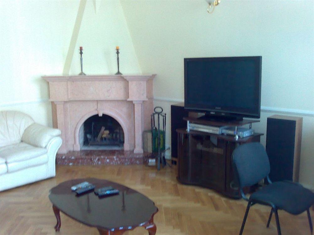 Pecherskie Lipki Hotel Kiev Buitenkant foto