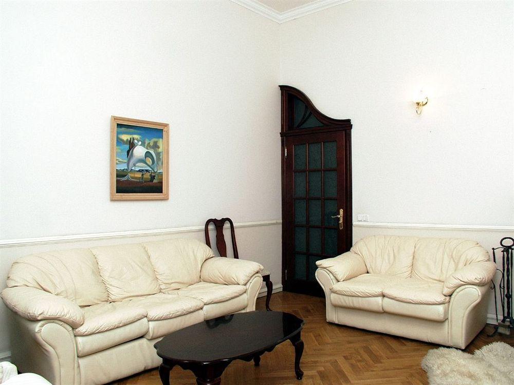 Pecherskie Lipki Hotel Kiev Buitenkant foto