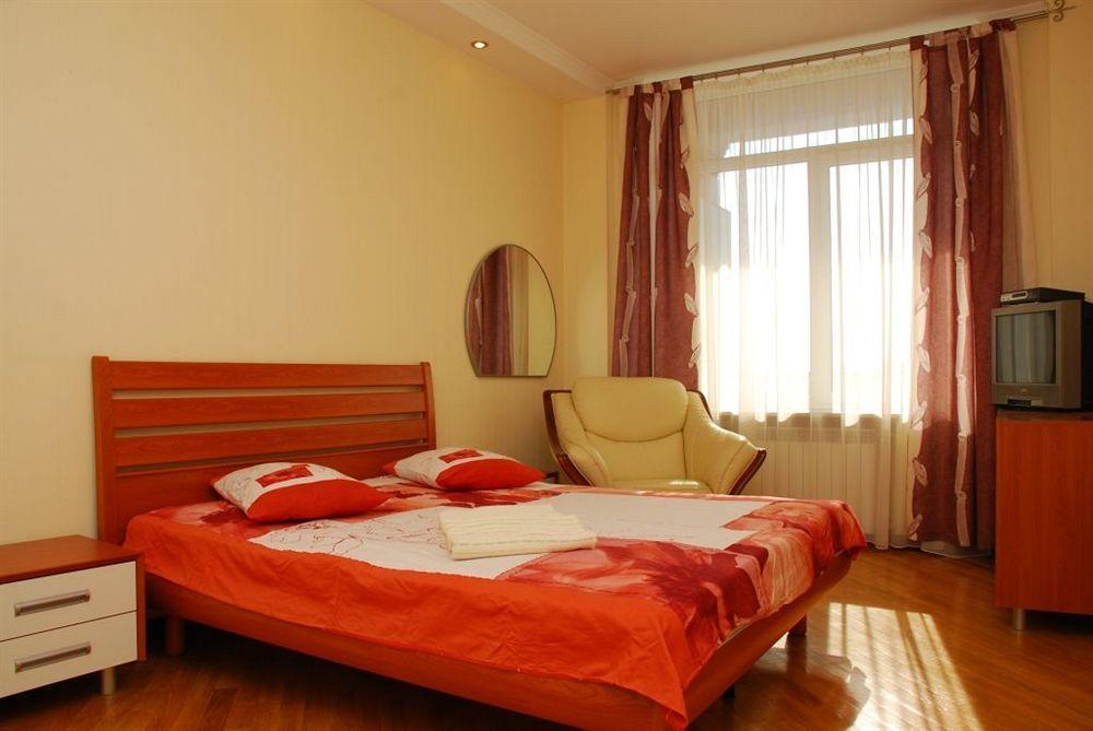 Pecherskie Lipki Hotel Kiev Buitenkant foto