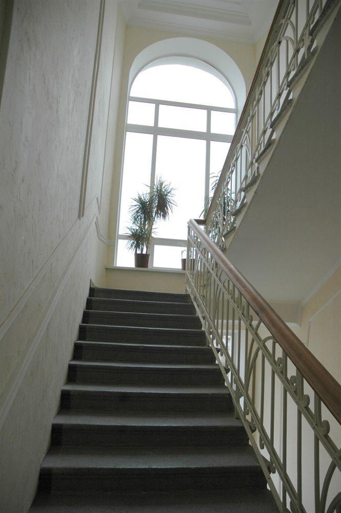 Pecherskie Lipki Hotel Kiev Buitenkant foto