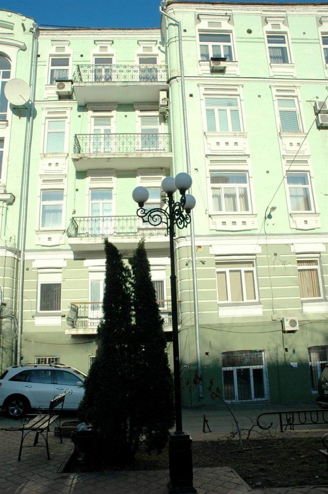 Pecherskie Lipki Hotel Kiev Buitenkant foto