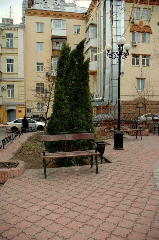Pecherskie Lipki Hotel Kiev Buitenkant foto