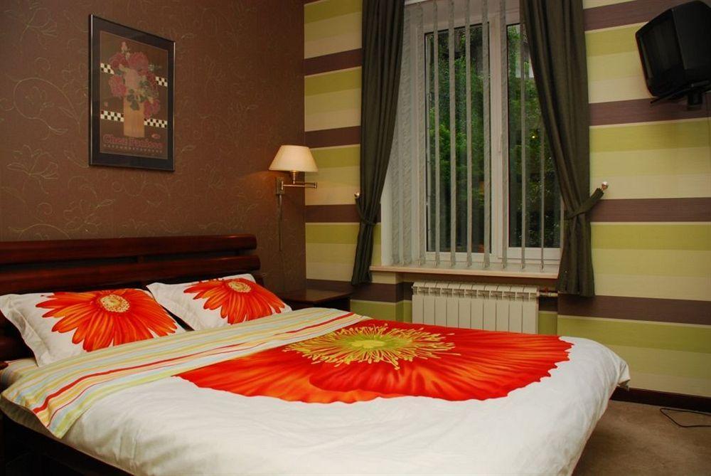 Pecherskie Lipki Hotel Kiev Buitenkant foto